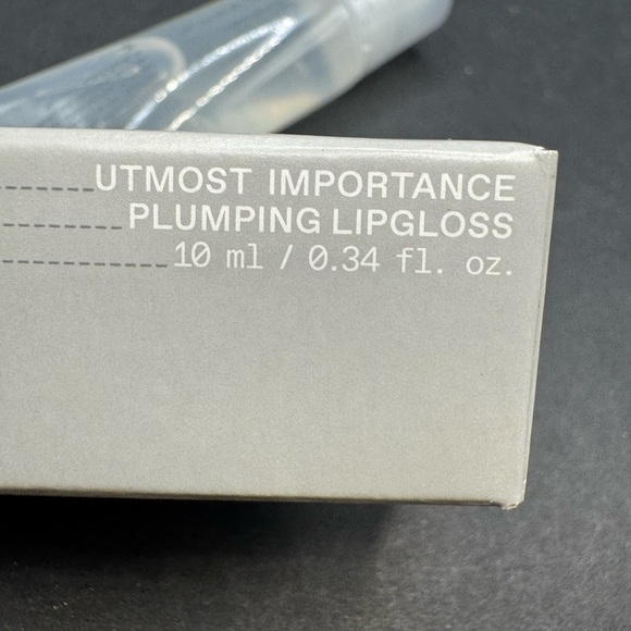 NWT r.e.m. beauty Clear Plumping Lip Gloss- In Box - Picture 2 of 5